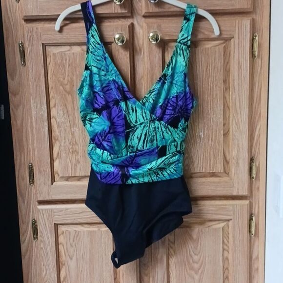 Catalina Women's Multi-color V-neck one piece   Swimsuit. SIZE 14 - Picture 3 of 9